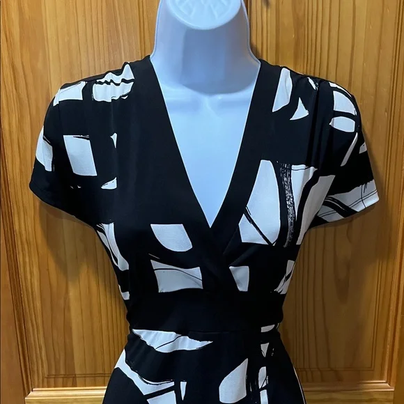 Axcess Black and White Dress - Picture 2 of 11